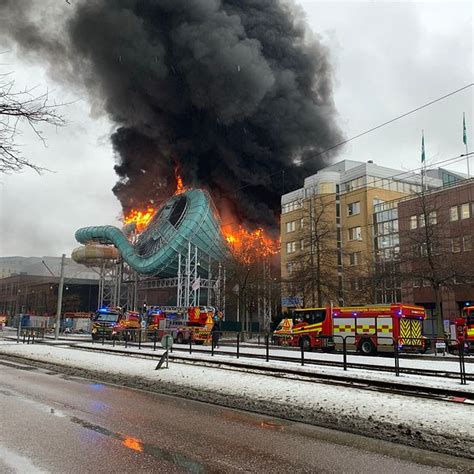 Kraftig brand vid Lisebergs vattenvärld Oceana